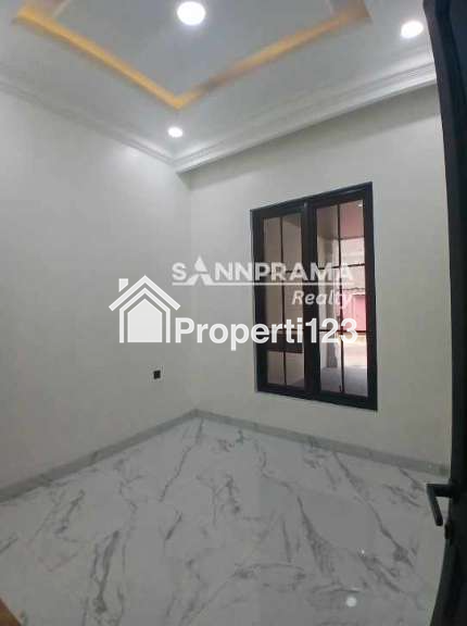 Rumah American Classic 4 lantai di Jagakarsa Jakarta Selatan - 9