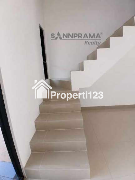 Rumah hook 2 lantai dalam cluster di Pengasinan Depok - 5