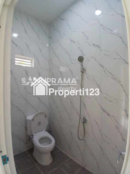 Rumah hook 2 lantai dalam cluster di Pengasinan Depok - 4