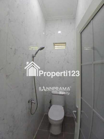 Rumah hook 2 lantai dalam cluster di Pengasinan Depok - 8