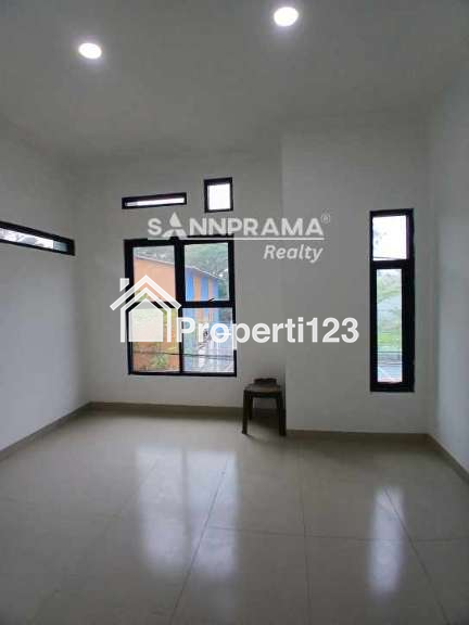 Rumah hook 2 lantai dalam cluster di Pengasinan Depok - 9