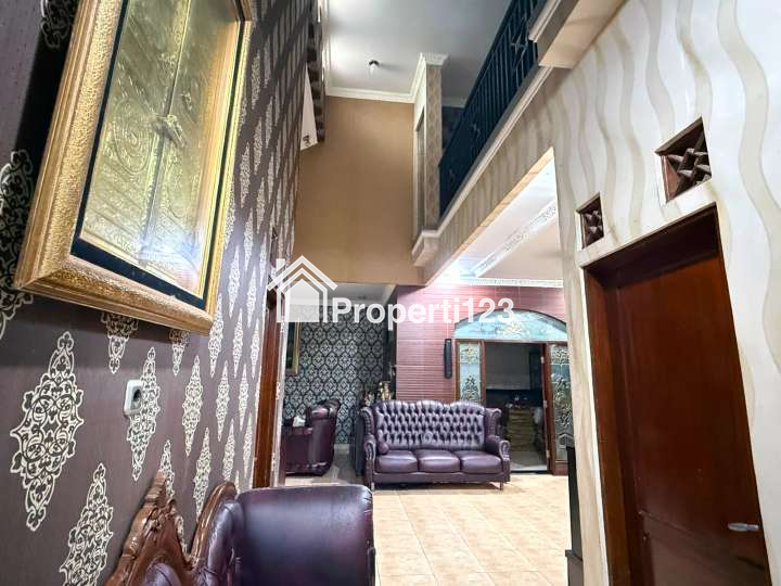 Rumah Hadap Taman Perumahan Griya Bintara Indah Bekasi Barat - 5