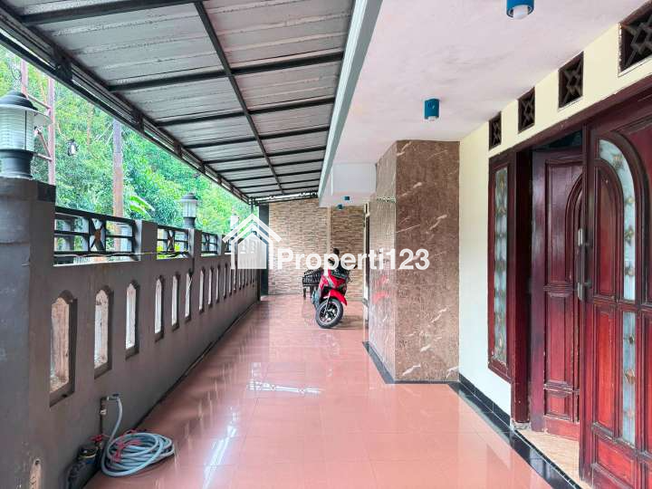 Rumah Hadap Taman Perumahan Griya Bintara Indah Bekasi Barat - 2