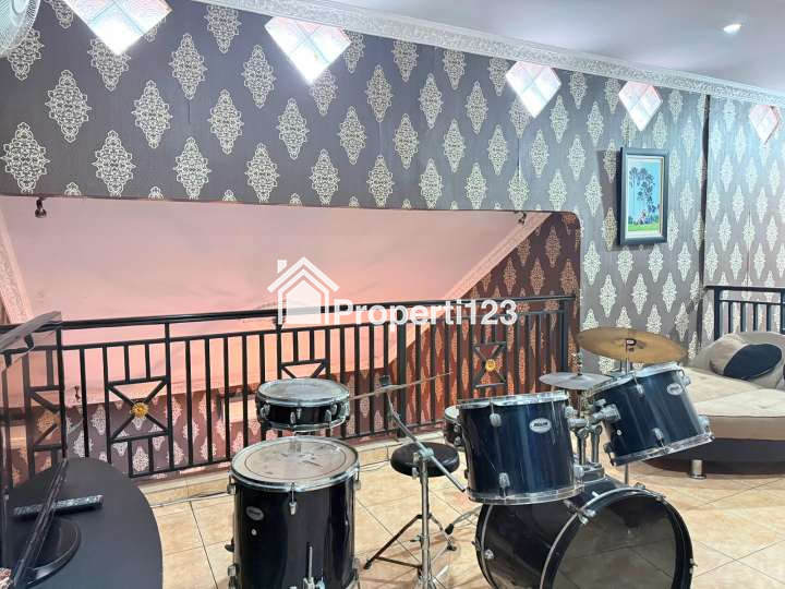 Rumah Hadap Taman Perumahan Griya Bintara Indah Bekasi Barat - 9