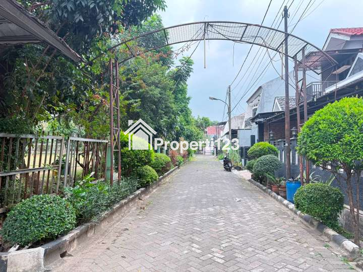 Rumah Hadap Taman Perumahan Griya Bintara Indah Bekasi Barat - 14