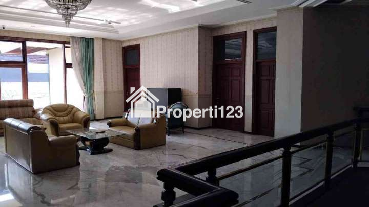Rumah Area Komersial Raya Dharmahusada MERR Seberang Galaxy Mall - 3