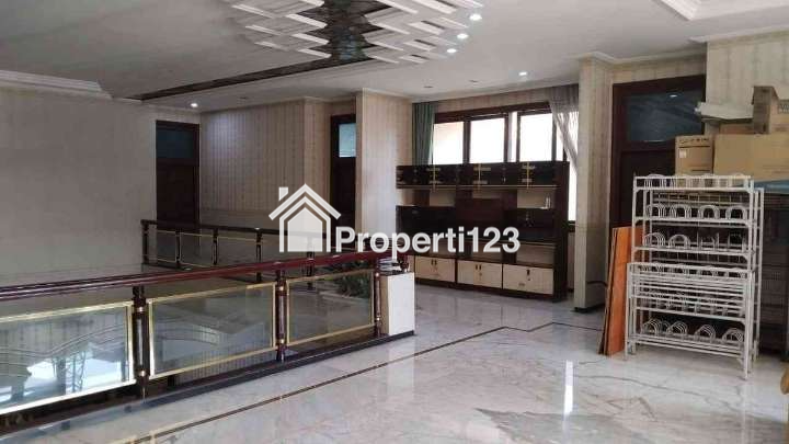 Rumah Area Komersial Raya Dharmahusada MERR Seberang Galaxy Mall - 4