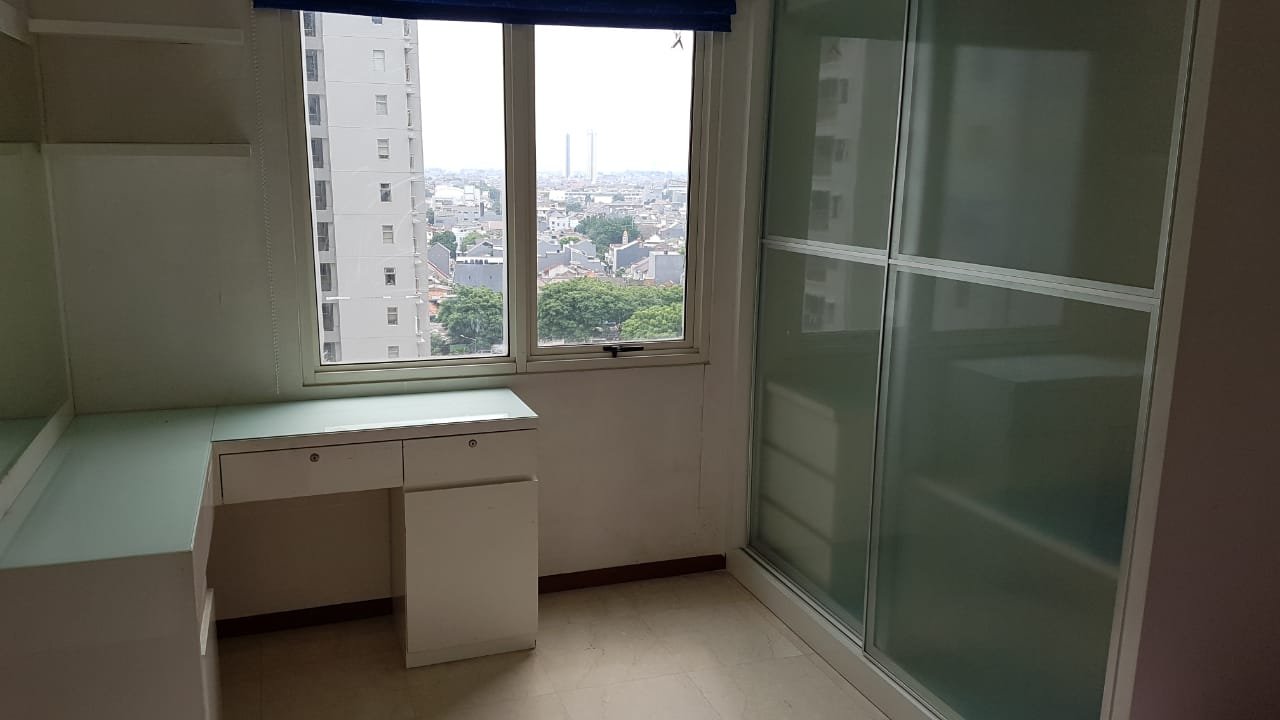 Disewakan Apartemen 2 Bedroom Royal Mediterania Garden Residences - 5