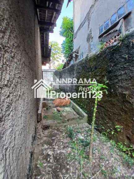 Tanah strategis ada rumah lama di Pitara Depok - 7