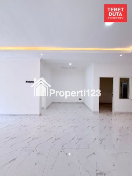 Dijual Rumah Baru Tebet Barat Lokasi Strategis Nyaman Jalan 1 Mobil - 9