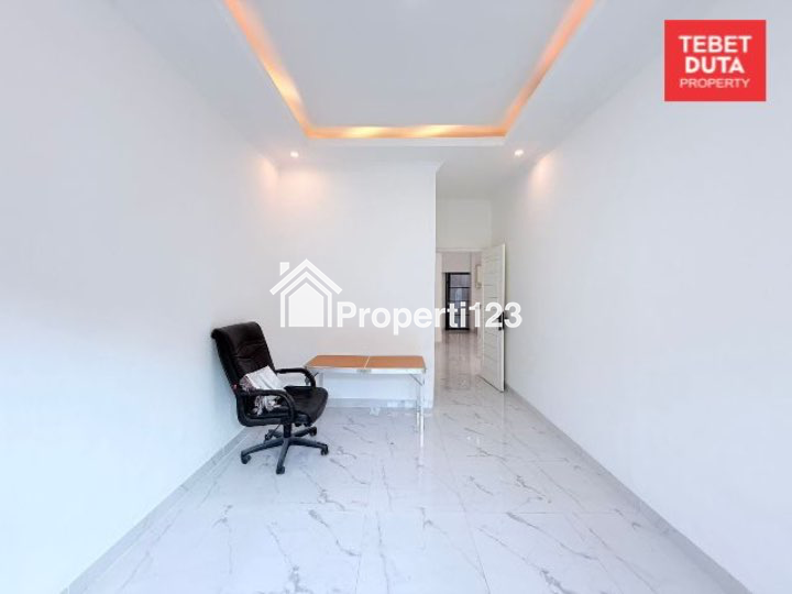 Dijual Rumah Baru Tebet Barat Lokasi Strategis Nyaman Jalan 1 Mobil - 7
