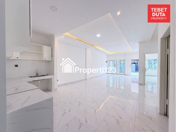 Dijual Rumah Baru Tebet Barat Lokasi Strategis Nyaman Jalan 1 Mobil - 4