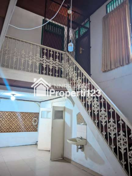 Rumah second 2lantai murah plus kosan diperumnas beji depok - 7