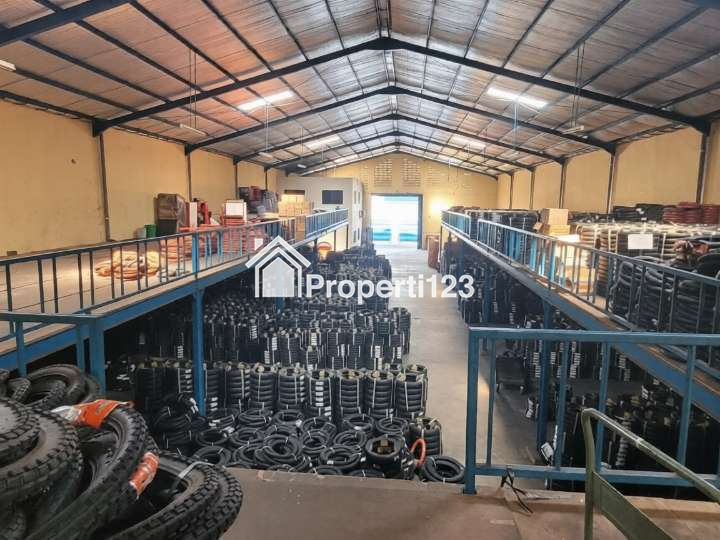 Gudang Langka 2 Lantai Komplek Margomulyo Jaya Luas Besar Surabaya Barat - 2