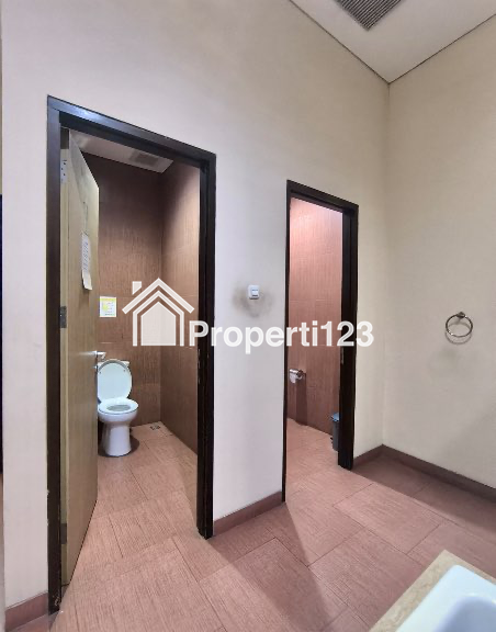 Dijual Gedung Kantor Hoek di Jalan Rajawali Kemayoran Jakarta Pusat - 4