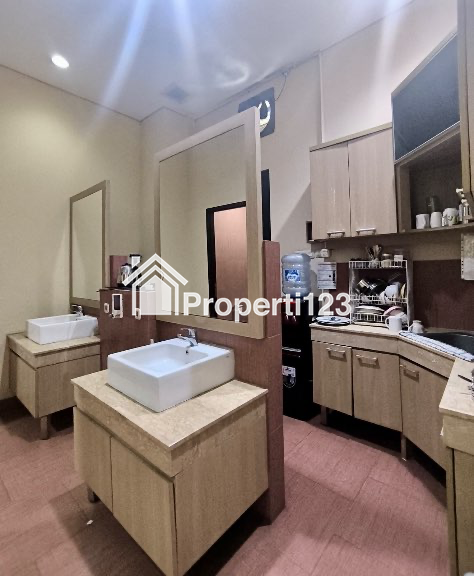 Dijual Gedung Kantor Hoek di Jalan Rajawali Kemayoran Jakarta Pusat - 5