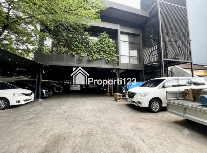 Dijual Gedung Kantor Hoek di Jalan Rajawali Kemayoran Jakarta Pusat - 1