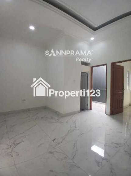 Rumah 2 lantai murah siap huni dlm cluster dijagakarsa,Jaksel - 2