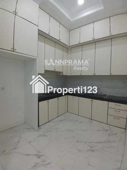Rumah 2 lantai murah siap huni dlm cluster dijagakarsa,Jaksel - 5
