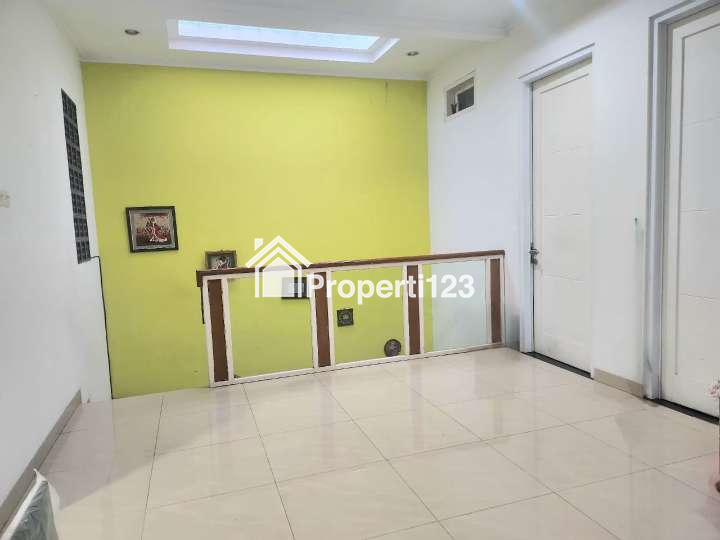 Rumah Kotabaru Parahyangan, 2 lantai semi furnish - 1