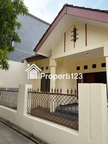 Rumah Hoek Rapi dan Siap Huni Kota Harapan Indah Bekasi - 1