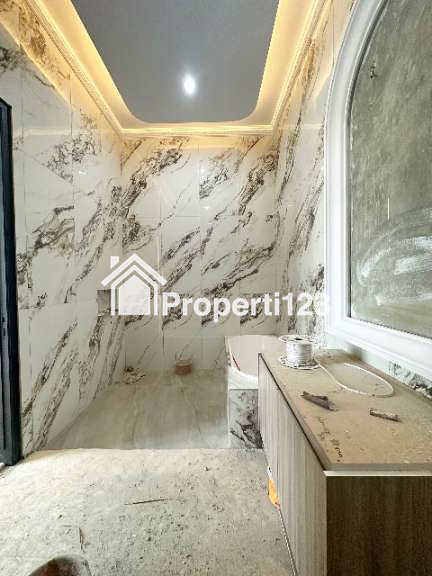 For Sale American Classic Luxury Home di Jatipadang Jakarta Selatan - 4