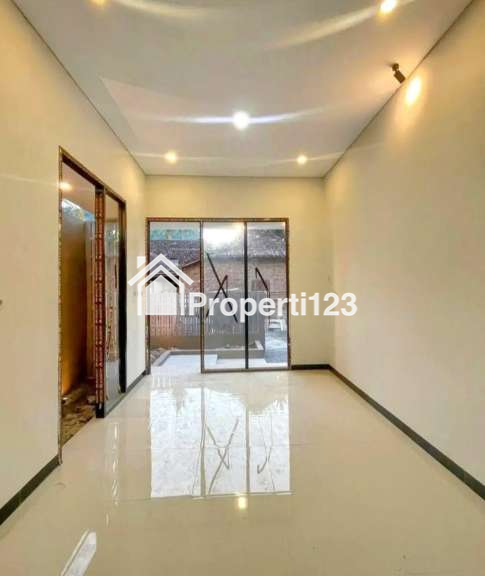 Rumah Sleman Jl Godean Yogyakarta Modern Tropis - 2