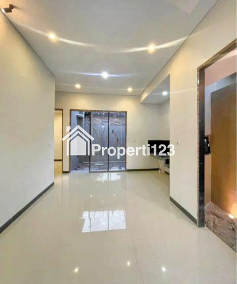 Rumah Sleman Jl Godean Yogyakarta Modern Tropis - 3