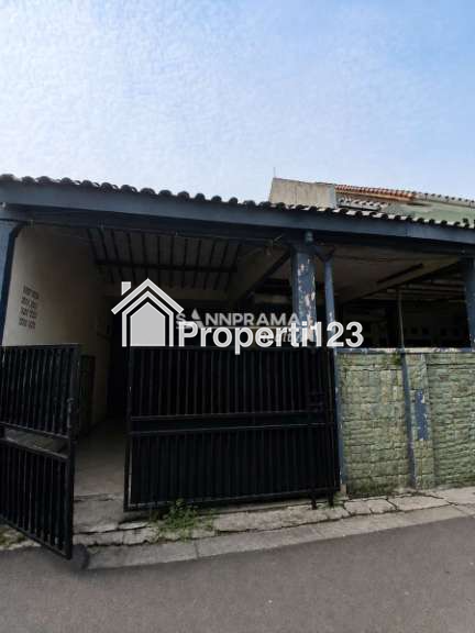 Rumah second 2 lantai strategis di Beji Depok - 1