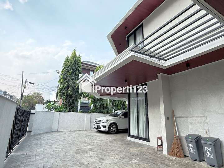 Rumah Hoek Mewah Fully Furnished Pondok Indah Jakarta Selatan - 2