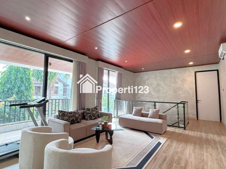 Rumah Hoek Mewah Fully Furnished Pondok Indah Jakarta Selatan - 9