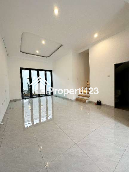 Rumah Neo Classic style 2lantai di Jatibening Kota Bekasi - 7