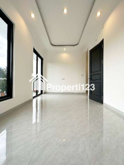 Rumah Neo Classic style 2lantai di Jatibening Kota Bekasi - 3