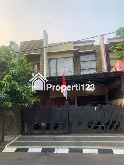 Dijual Cepat Rumah dengan Lokasi Strategis di Grand Galaxy Bekasi - 1
