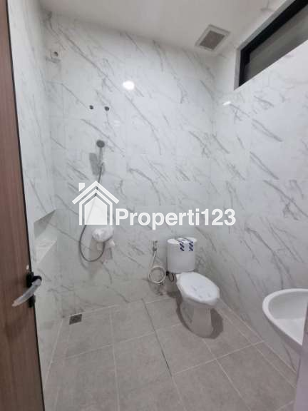 Rumah Baru Gress Lokasi Kutisari Indah Surabaya - 12
