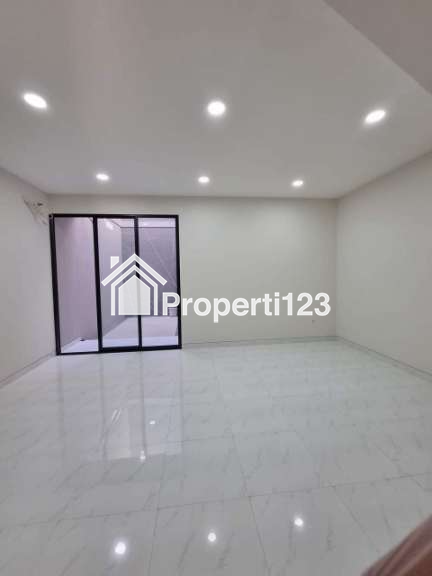 Rumah Baru Gress Lokasi Kutisari Indah Surabaya - 10