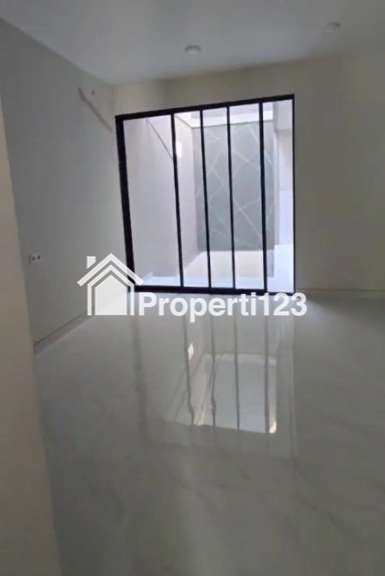 Rumah Baru Gress Lokasi Kutisari Indah Surabaya - 5
