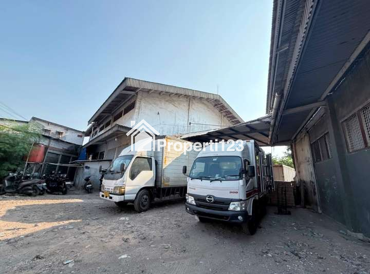 Gudang Strategis Jalan Raya Bekasi Pulo Gadung Jakarta Timur - 4