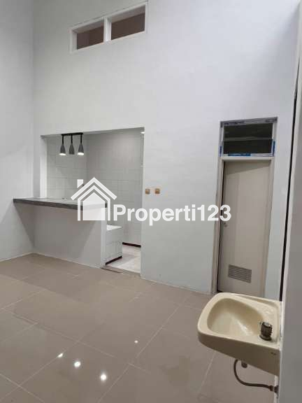 Rumah Baru Full Renovasi Lokasi Strategis di Nginden Intan SUkolilo Surabaya - 4