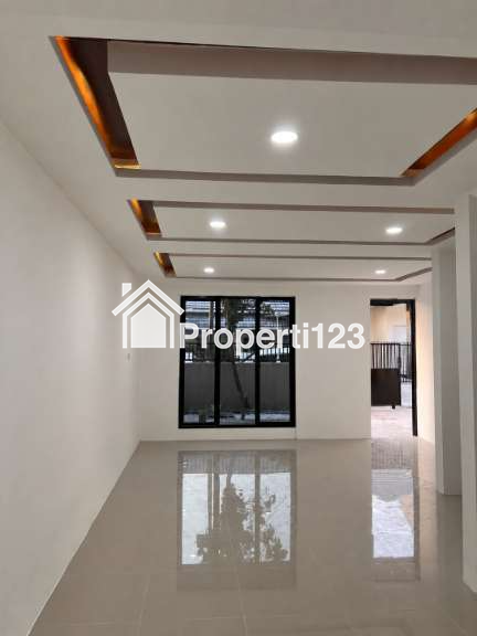 Rumah Baru Full Renovasi Lokasi Strategis di Nginden Intan SUkolilo Surabaya - 6