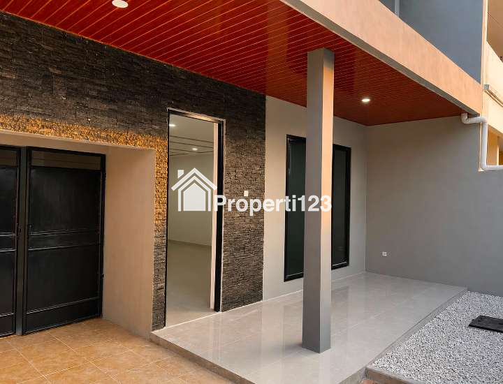 Rumah Baru Full Renovasi Lokasi Strategis di Nginden Intan SUkolilo Surabaya - 2