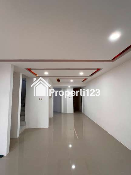 Rumah Baru Full Renovasi Lokasi Strategis di Nginden Intan SUkolilo Surabaya - 12