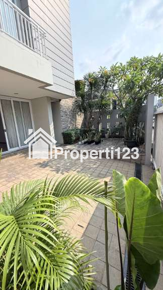 Dijual Rumah Hook Mewah LT 300 m2 di Kelapa Gading , Jakarta Utara Murah - 8