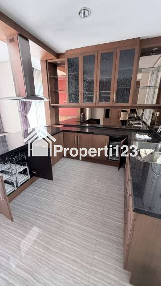 Dijual Rumah Hook Mewah LT 300 m2 di Kelapa Gading , Jakarta Utara Murah - 11