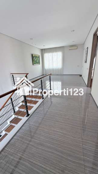 Dijual Rumah Hook Mewah LT 300 m2 di Kelapa Gading , Jakarta Utara Murah - 6