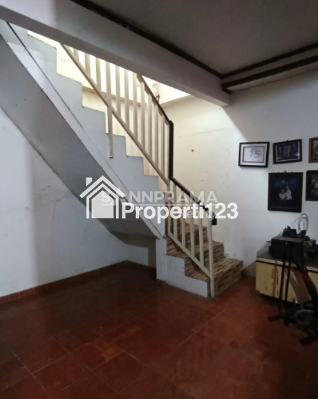 Rumah second dengan tanah luas di Beji Depok - 6