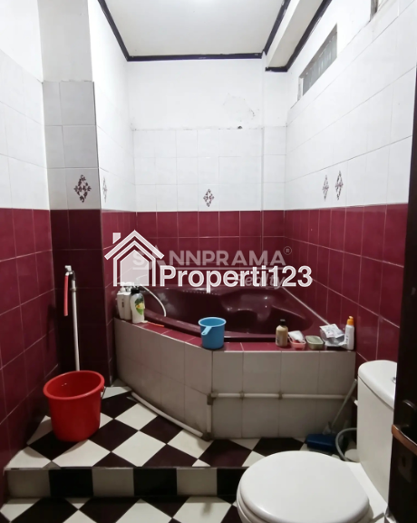 Rumah second dengan tanah luas di Beji Depok - 5