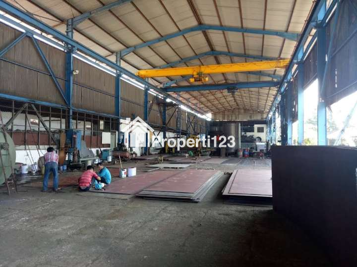 Gudang Eks Workshop Area Raya Waru Gedangan Strategis - 1