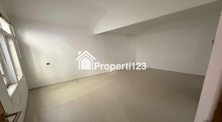 Rumah Neo-Kasik Tropis 2 Lantai Siap Huni 6 Kamar Tidur 3 Kamar Mandi Carport Garasi  Lingkungan Tenang Nyaman dan Aman di Sayap Jl. Soekarno Hatta Bandung - 7