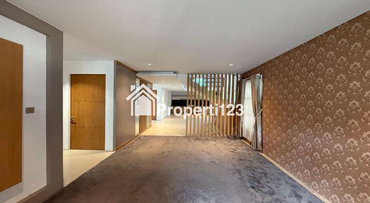 Rumah Neo-Kasik Tropis 2 Lantai Siap Huni 6 Kamar Tidur 3 Kamar Mandi Carport Garasi  Lingkungan Tenang Nyaman dan Aman di Sayap Jl. Soekarno Hatta Bandung - 10